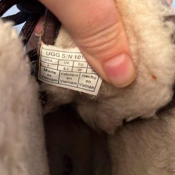 Adirondack Ugg snow boots. - Picture 5 of 5
